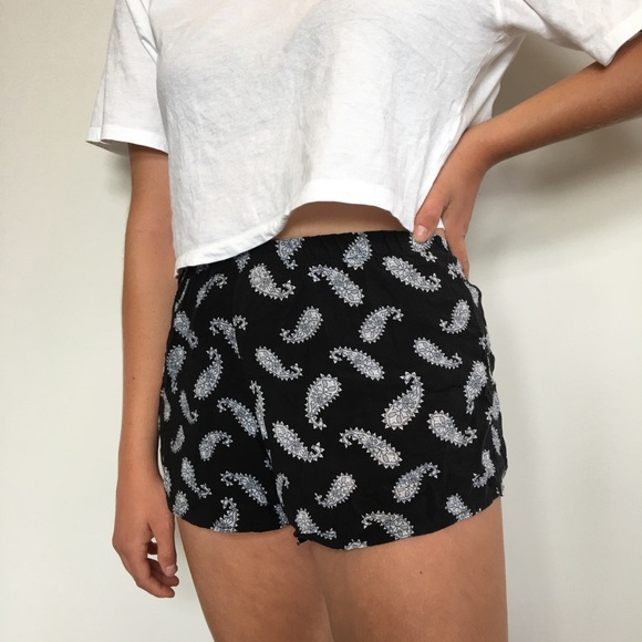 Brandy Melville Flowy Shorts Women’s S - Picture 2 of 3